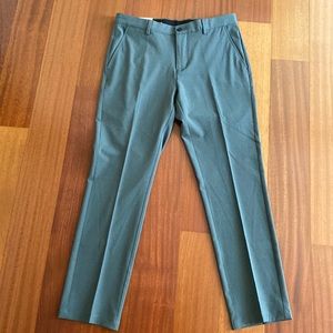Greg Norman Men’s Performance Pants, size 32 x 30. New with tags.